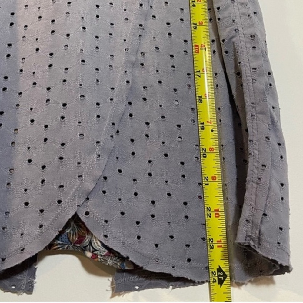 Gimmicks by BKE Lavender Lace Sleeveless Top. Sz Medium - Picture 4 of 6